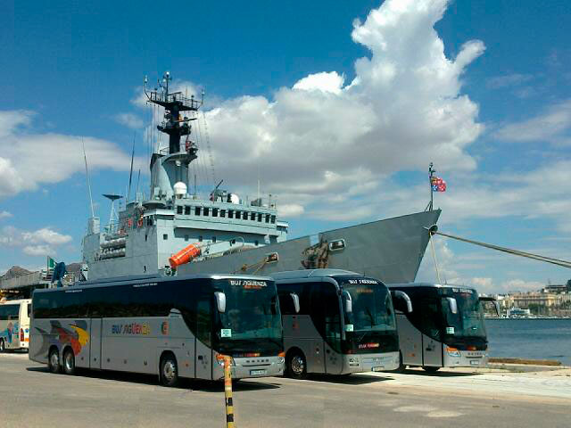 Transporting the crew of the American aircraft carrier George H.W.Bush, while they take a break in Cartagena 